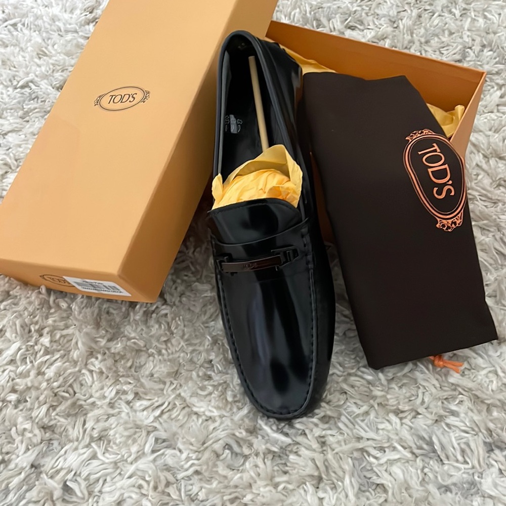 Brand new! Never worn TOD’s patent leather loafer